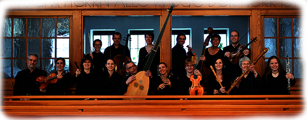 Das Barockorchester amici musici Gruppenfoto in der Adventskirche
